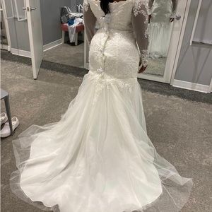 Wedding dress size 16 brand new